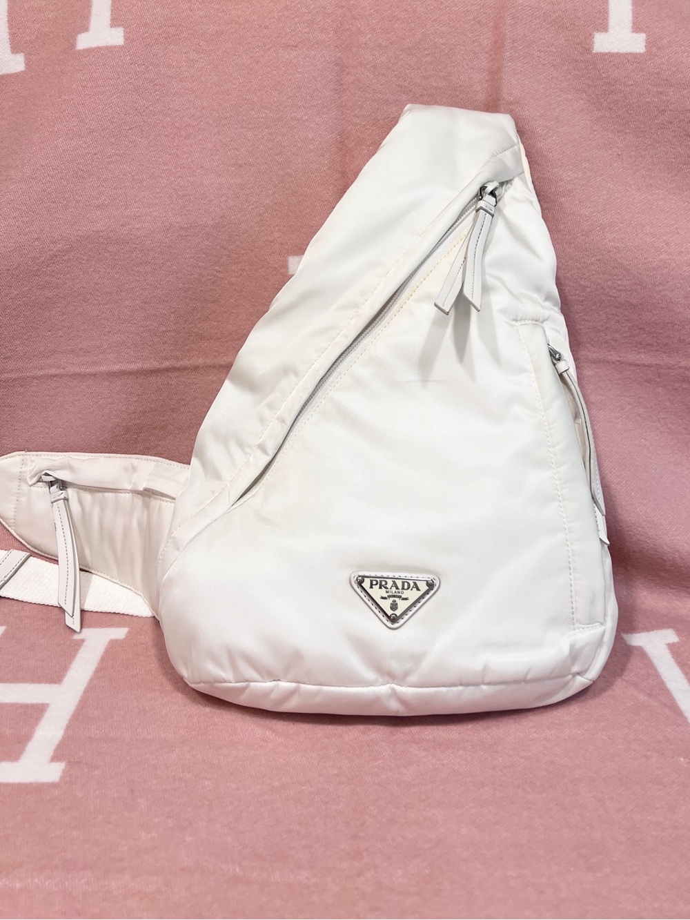 Prada⭐️AUTHENTIC White Re-Nylon Crossbody Sling Pack front/backpack!⭐️offers!